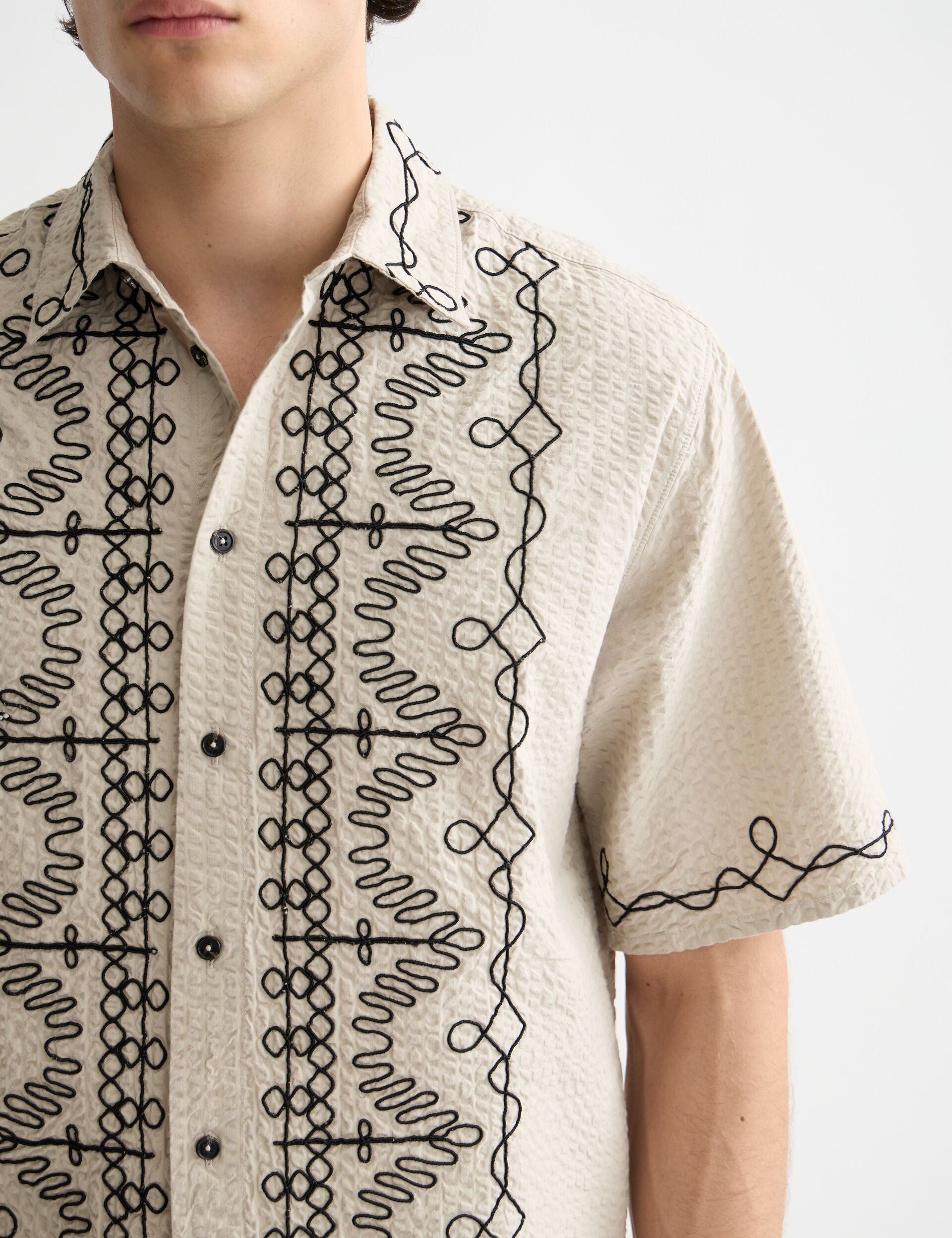 Embroidered short-sleeved shirt