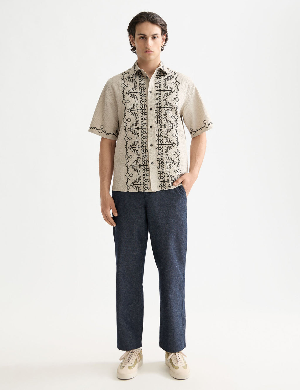 Embroidered short-sleeved shirt