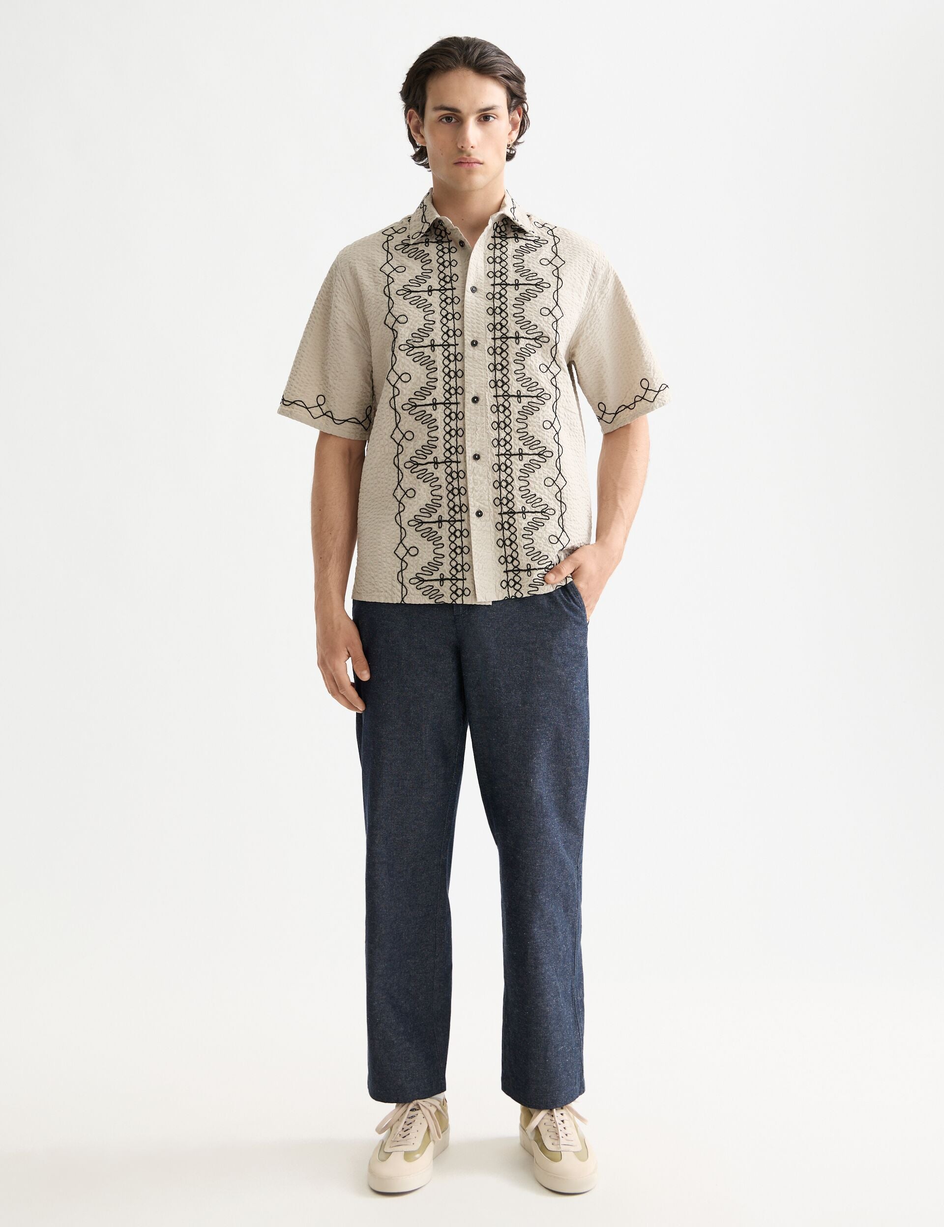 Embroidered short-sleeved shirt