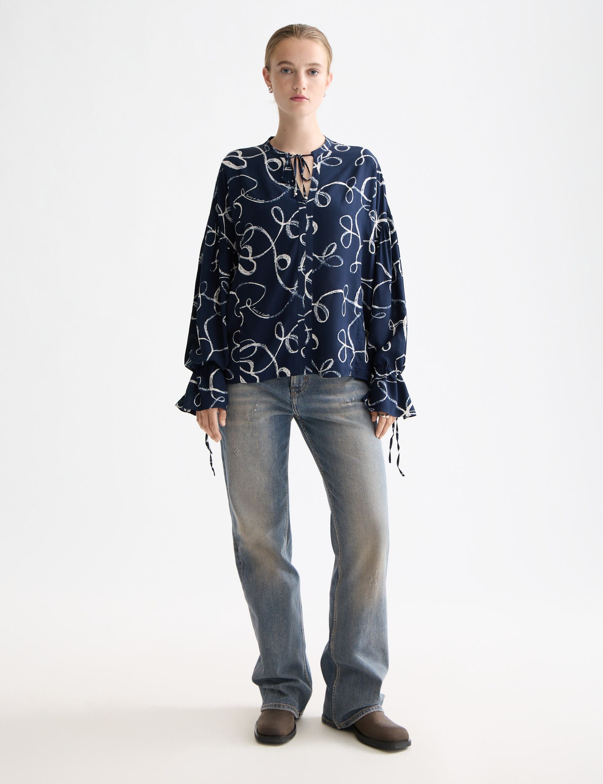 Easy top with draw string cuffs