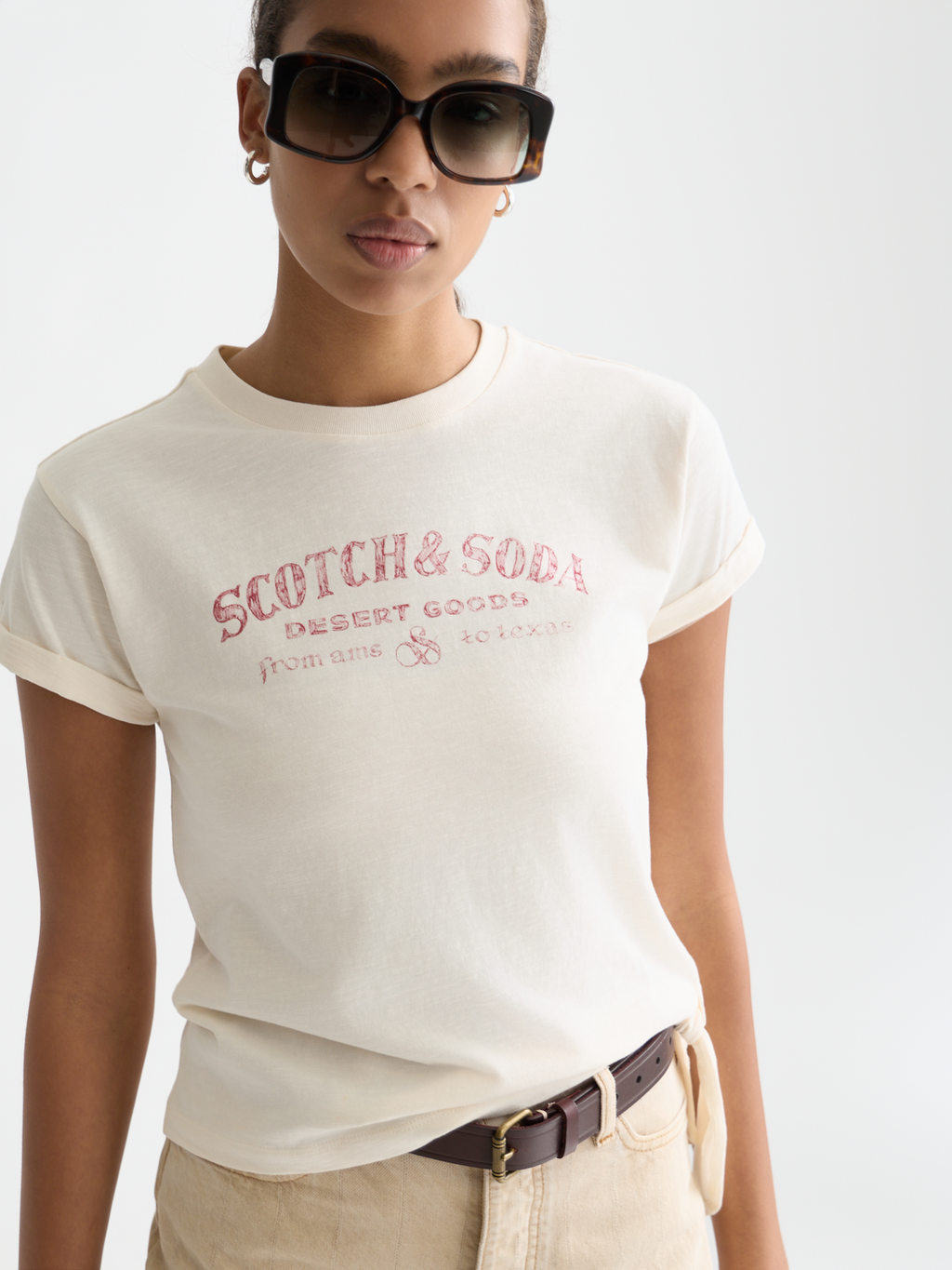 T-shirt illustré avec nœud latéral