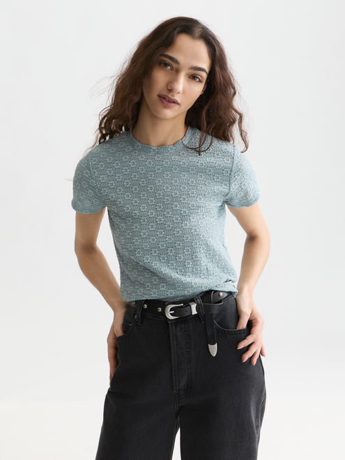 Slim-Fit T-Shirt mit offener Struktur