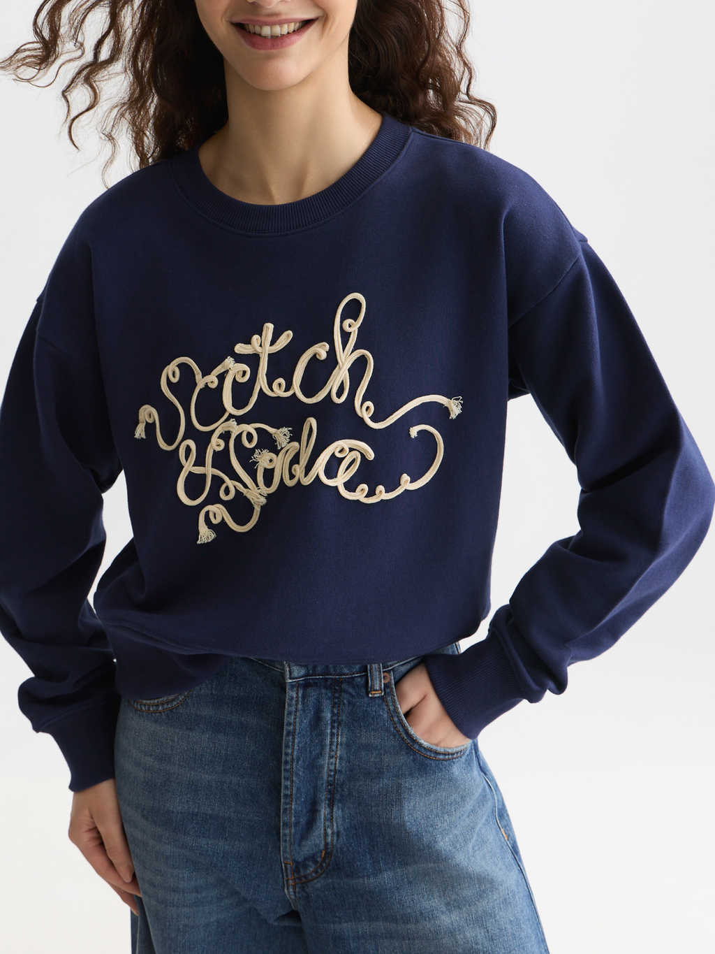 Ribon Embroidery Loose-Fit Sweatshirt