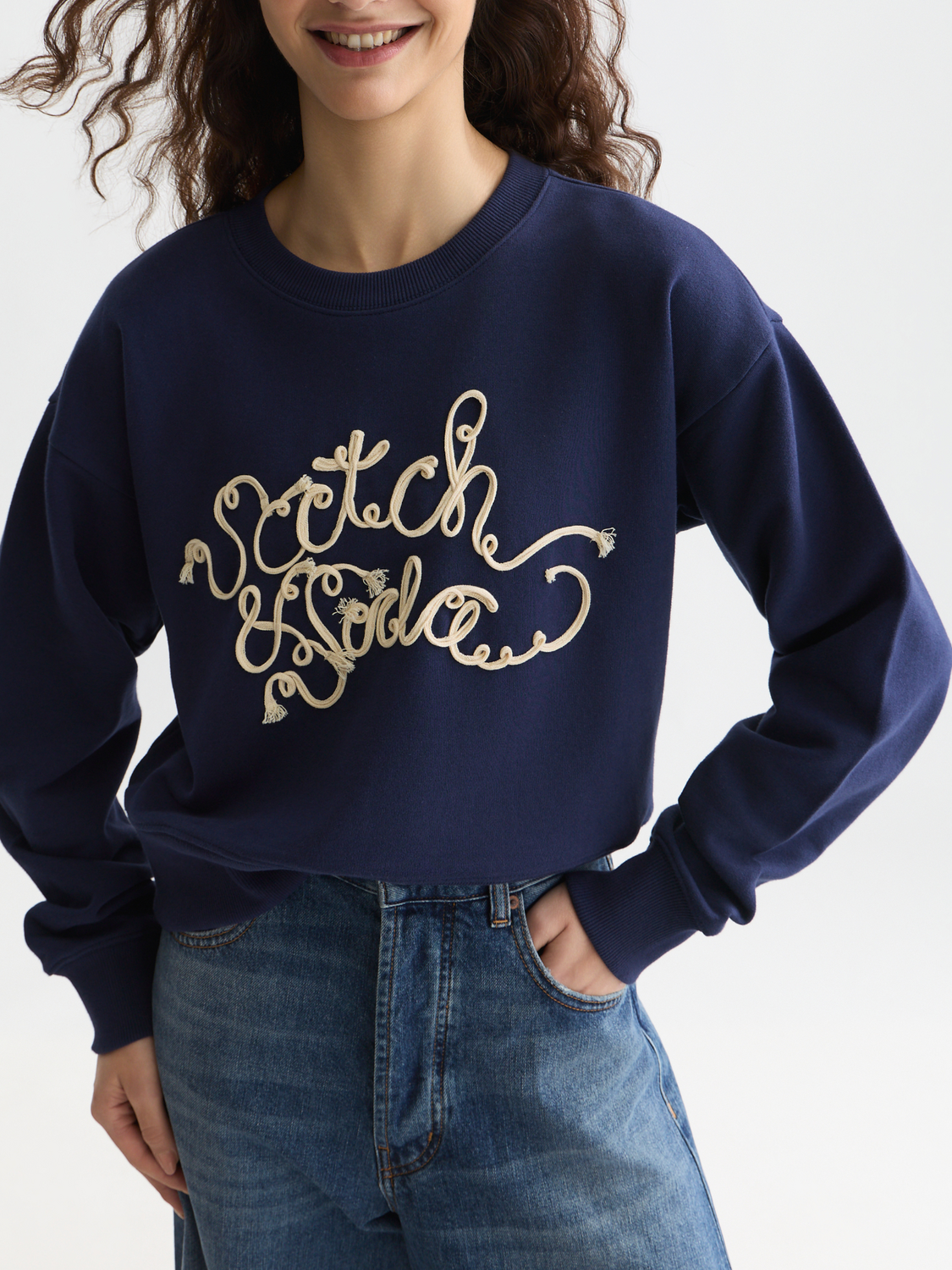 Ribon Embroidery Loose-Fit Sweatshirt