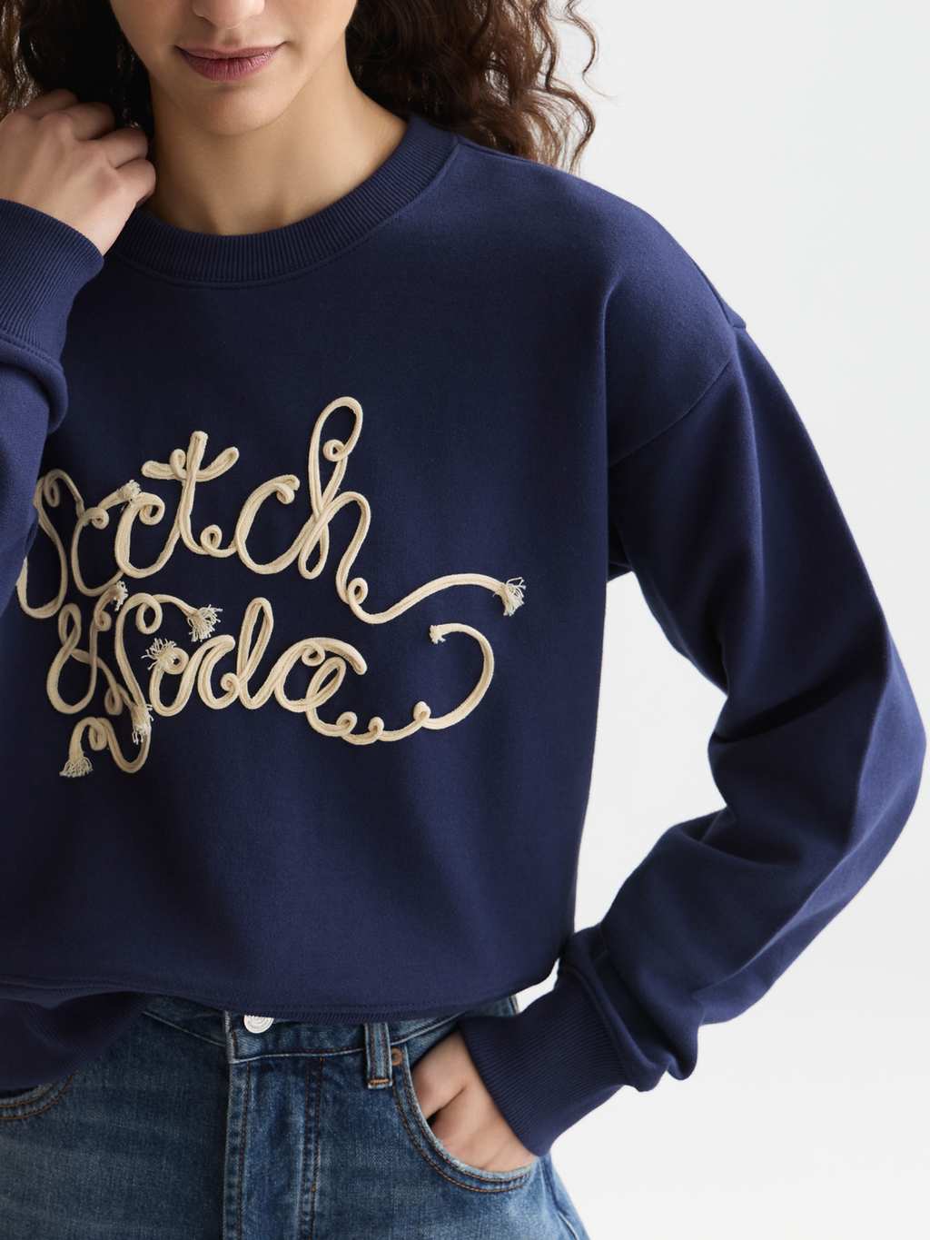 Ribon Embroidery Loose-Fit Sweatshirt