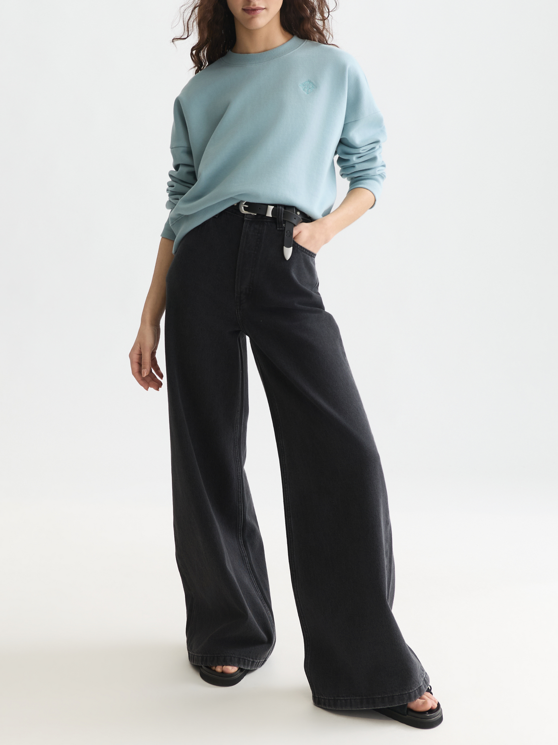 Embroidered Logo Relaxed-Fit Sweatshirt