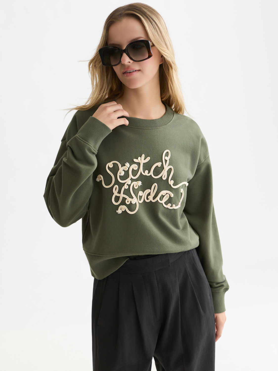 Sweat-shirt ample brodé de rubans