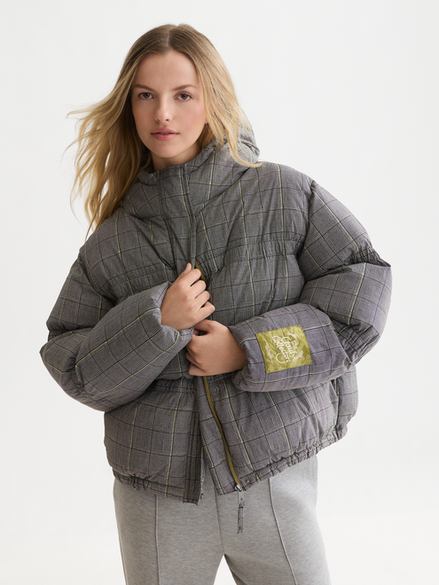 Kurze bedruckte Steppjacke