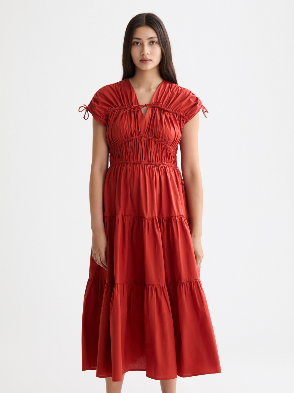 Robe midi froncée avec détails noués
