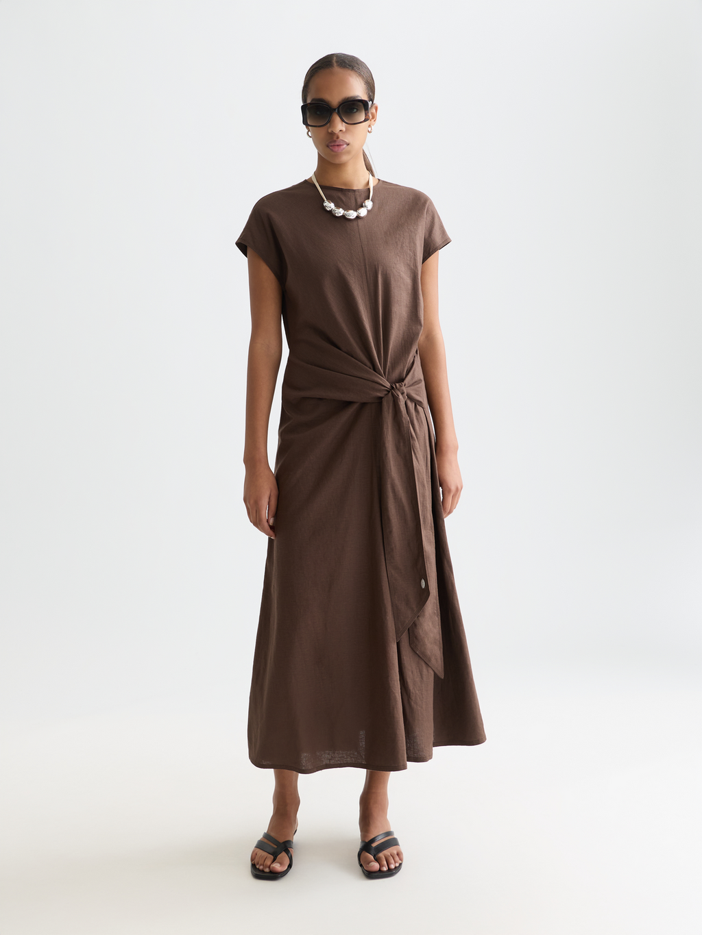 Robe mi-longue ceinturée en mélange de lin décontracté
