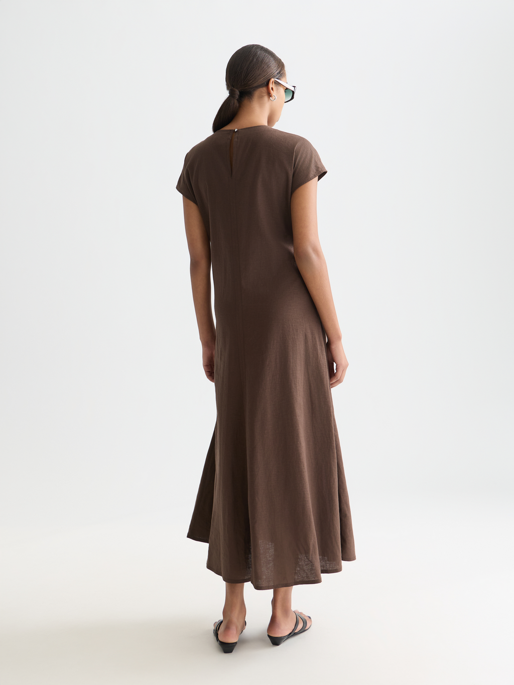 Robe mi-longue ceinturée en mélange de lin décontracté