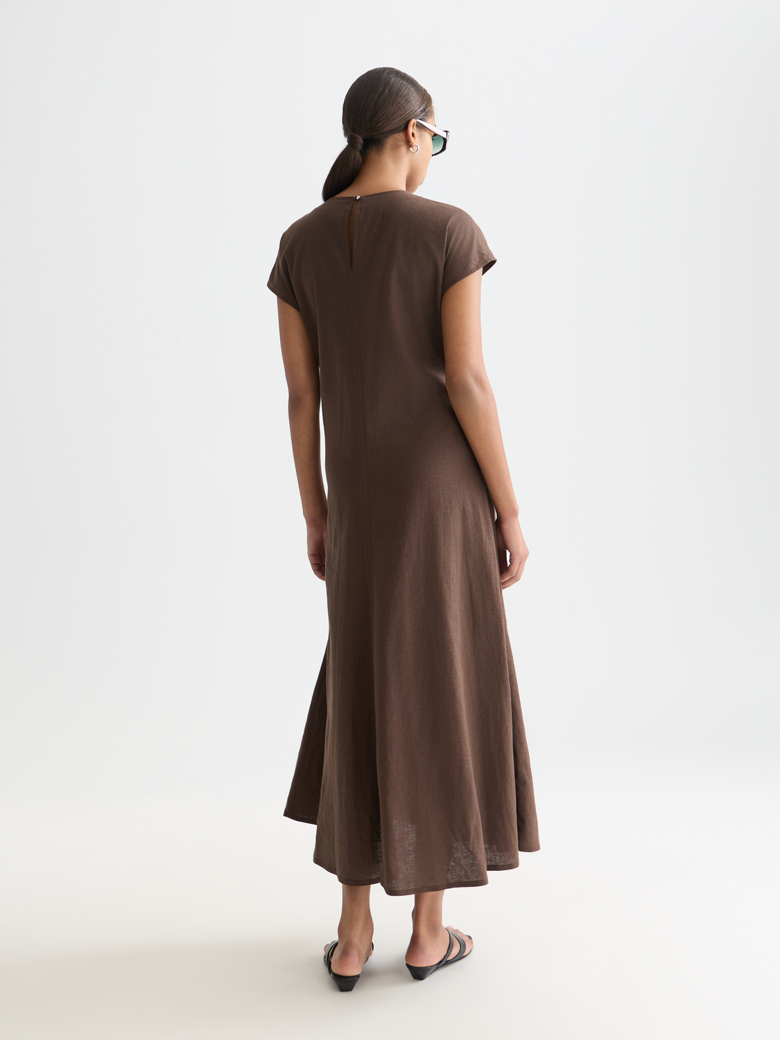 Robe mi-longue ceinturée en mélange de lin décontracté