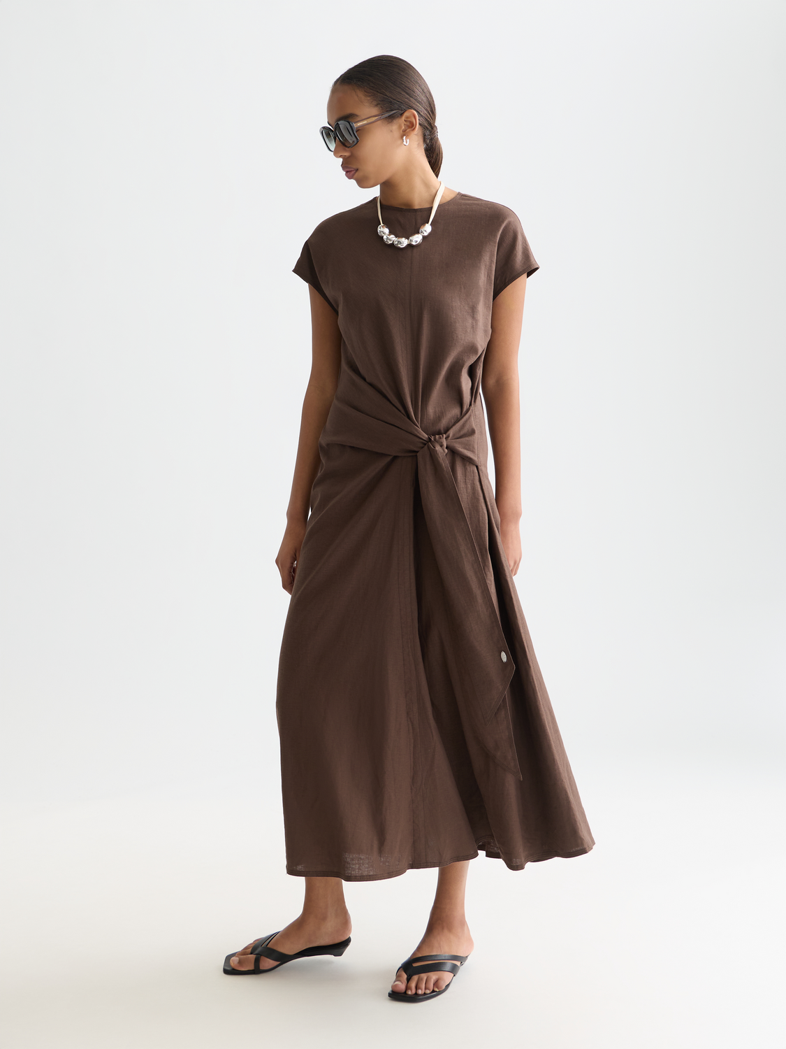 Robe mi-longue ceinturée en mélange de lin décontracté