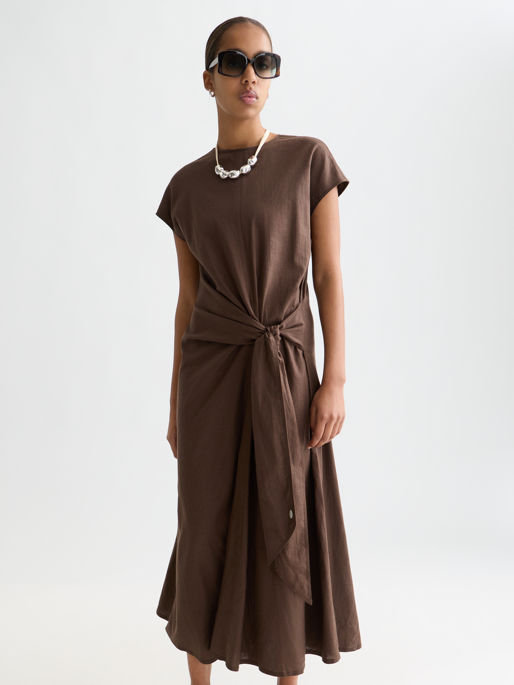 Robe mi-longue ceinturée en mélange de lin décontracté