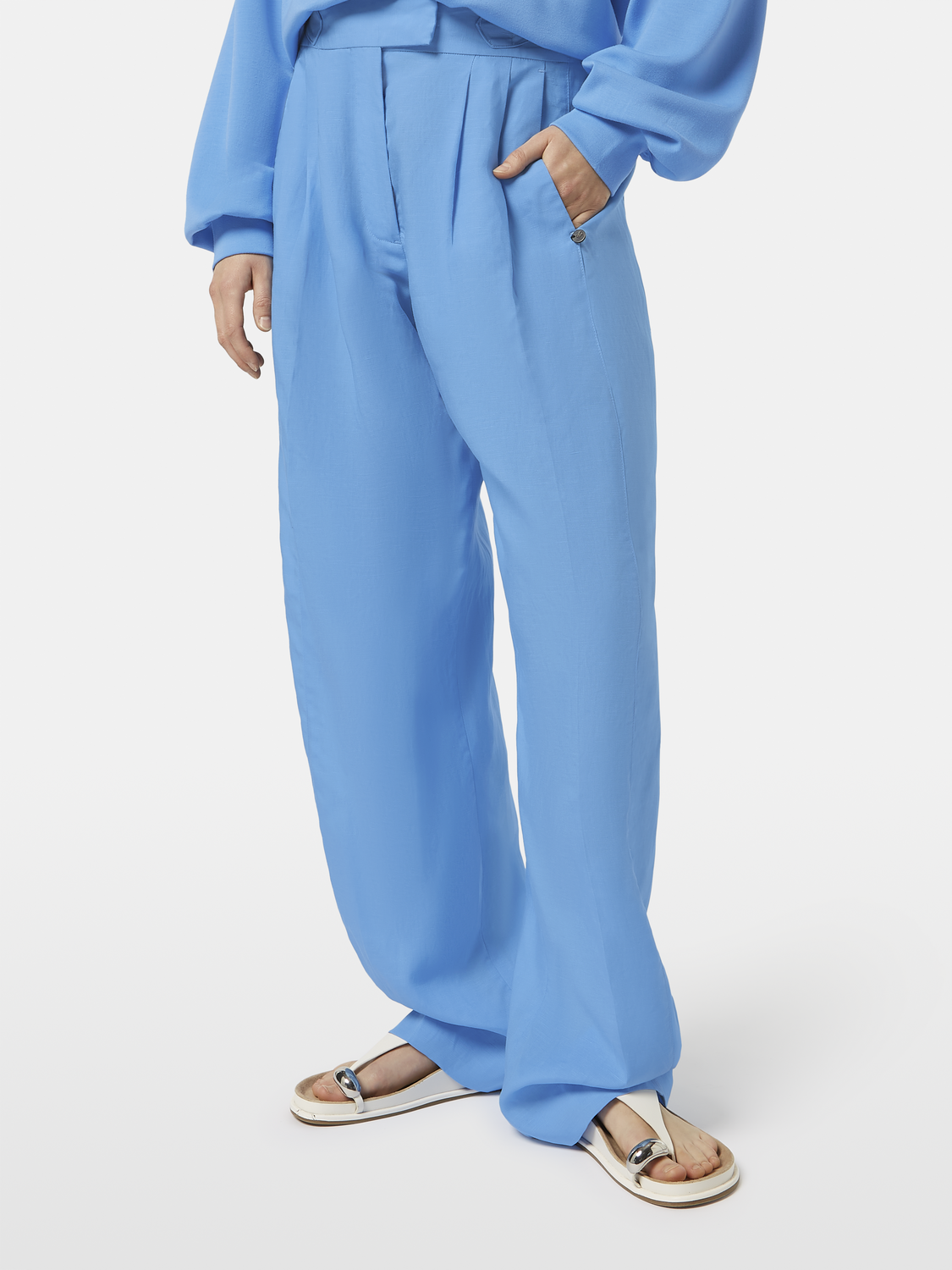 Quinn Mid-Rise Pleat Front Pant