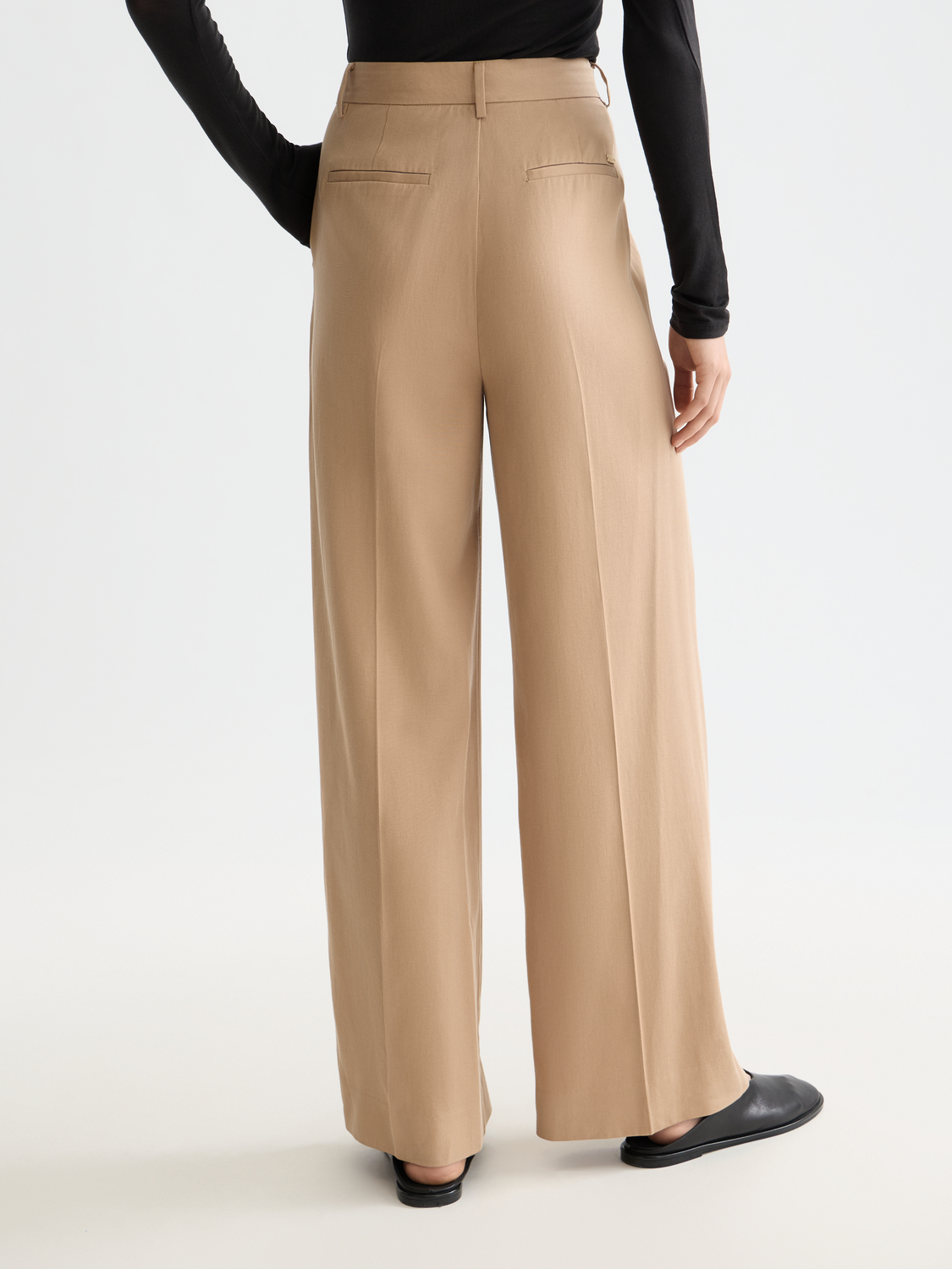 Essentials — Rose Chino Pant
