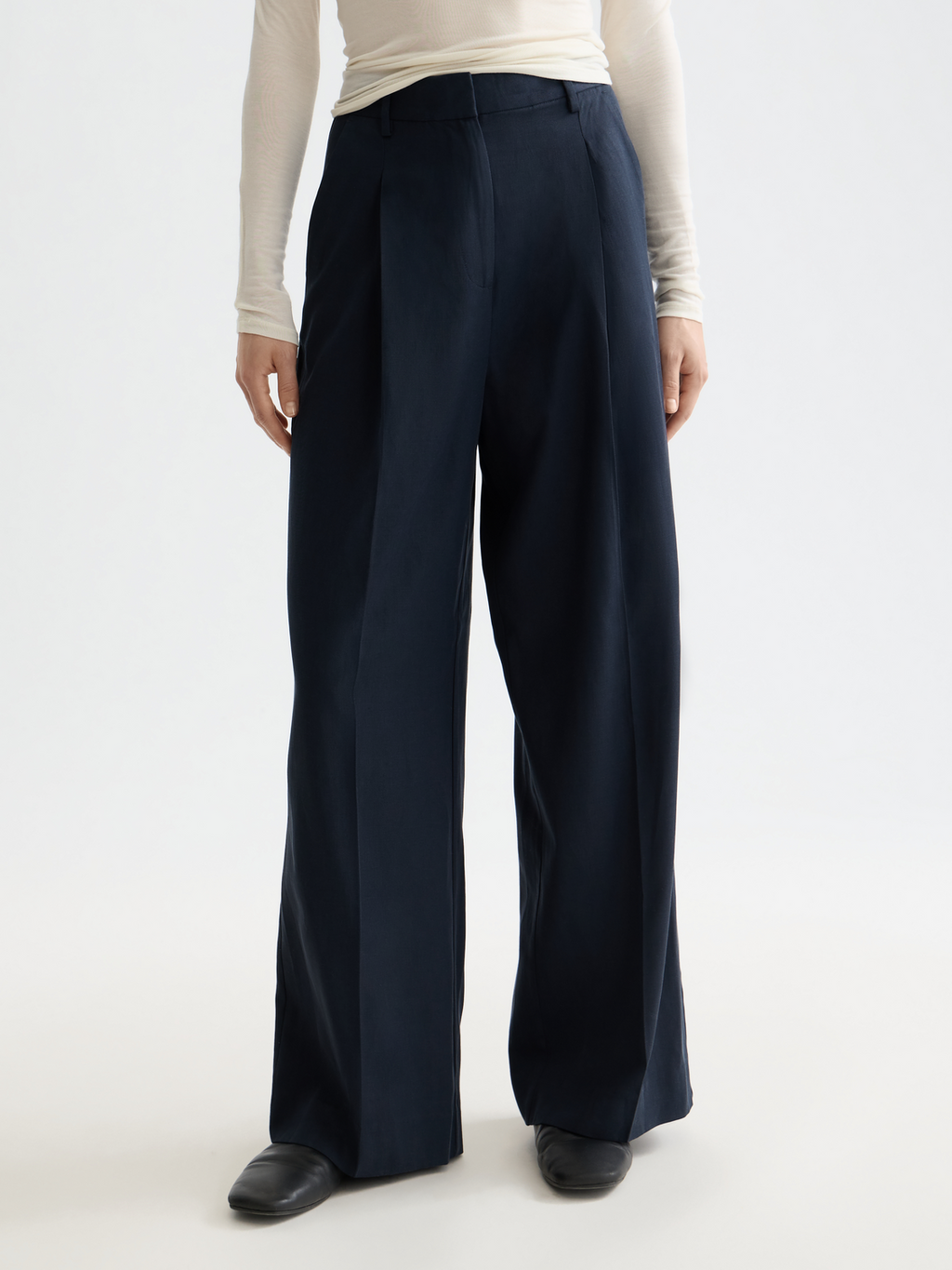 Essentials — Rose Chino Pant