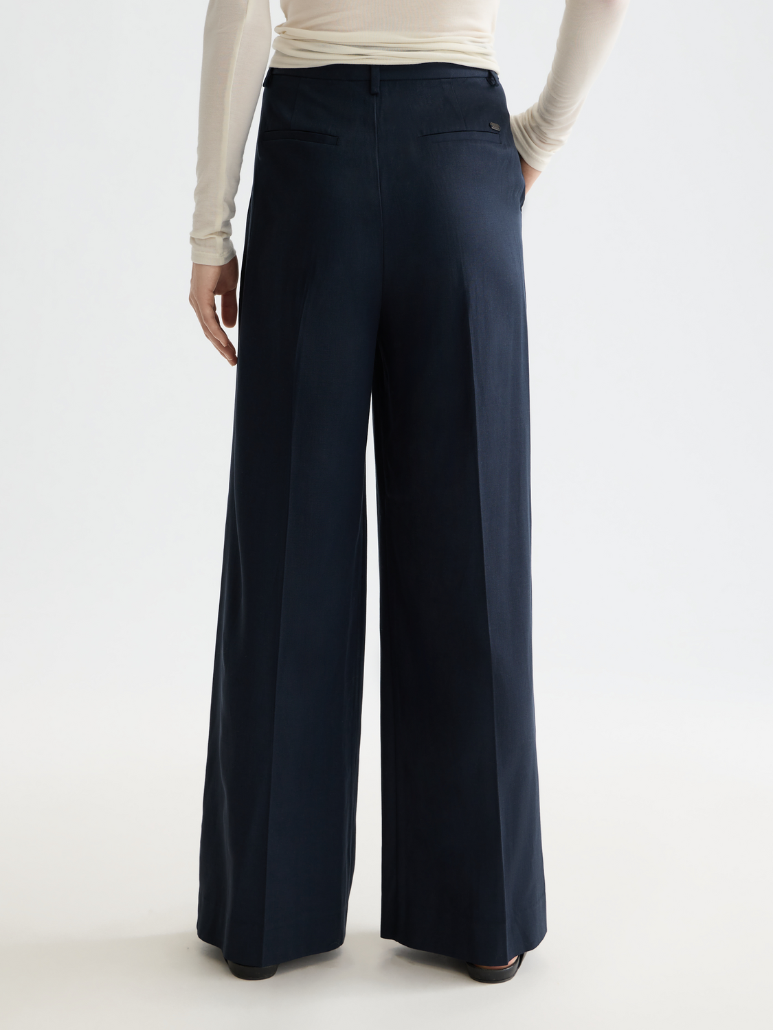 Essentials — Rose Chino Pant