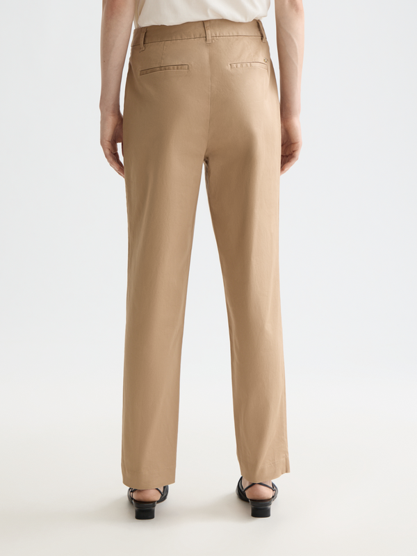 Essentials —  Abott Chino Pant
