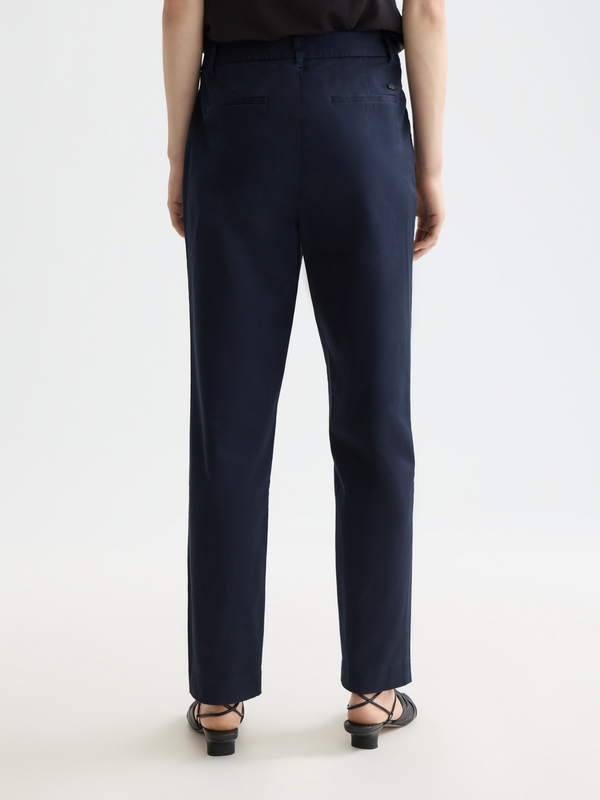 Essentials —  Abott Chino Pant