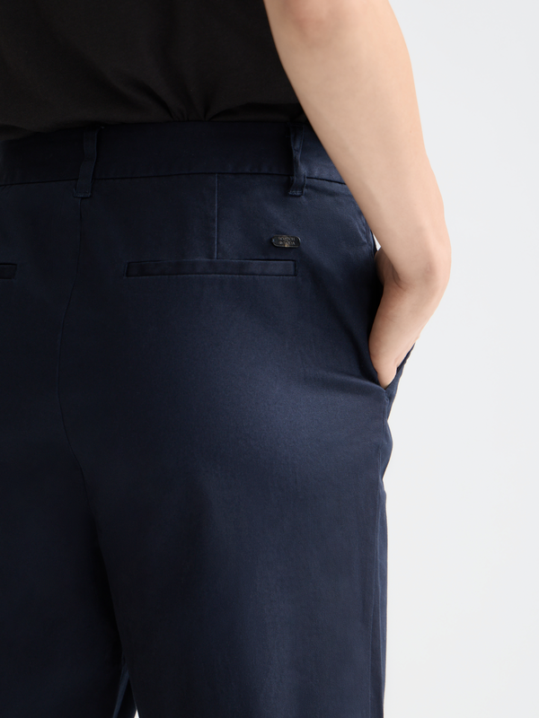 Essentials —  Abott Chino Pant