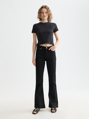 Essentials —  The Charm Flared Jeans  Stay Black