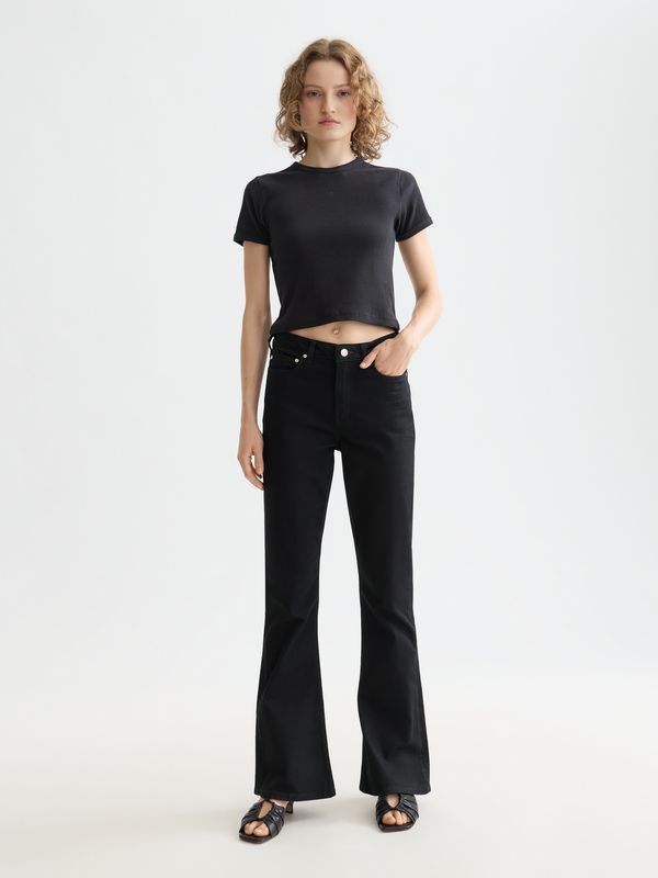 Essentials —  The Charm Flared Jeans  Stay Black
