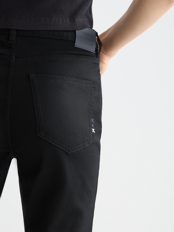 Essentials —  The Charm Flared Jeans  Stay Black