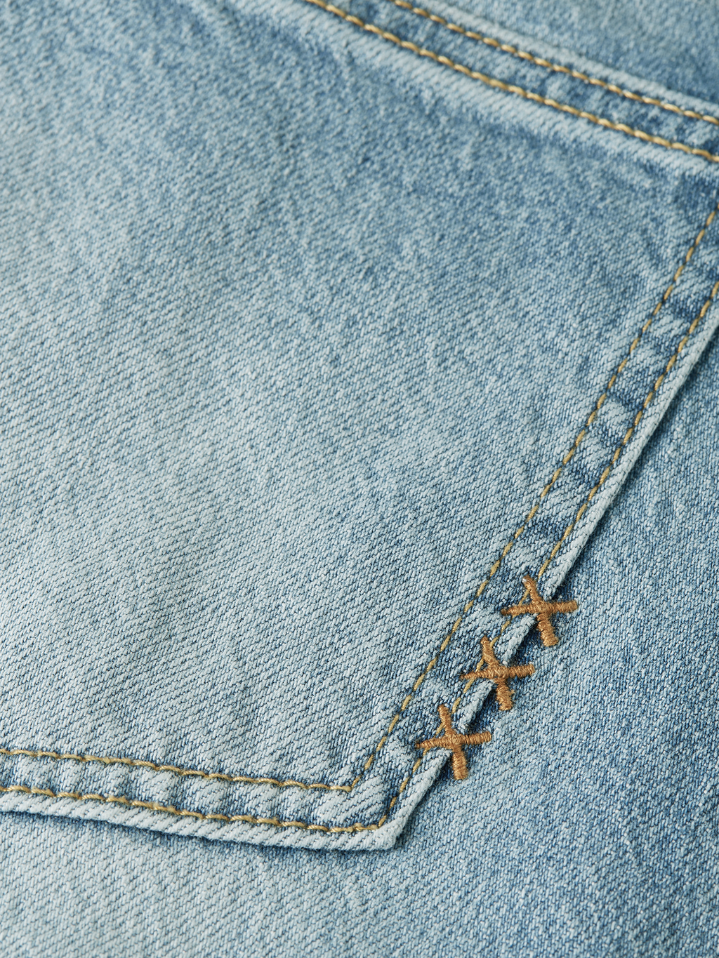 Le jean droit The Sky avec détail à nouer