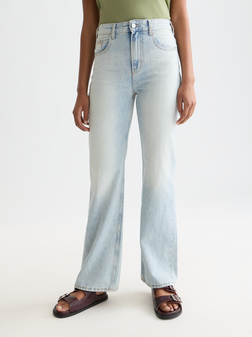 Le jean évasé Glow